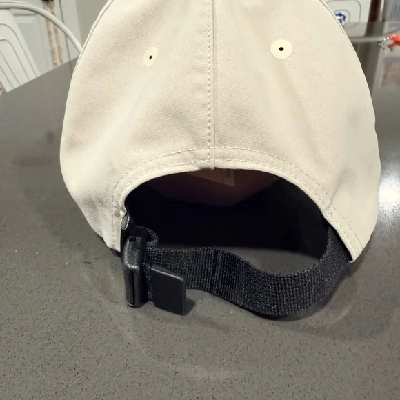REI Co-op Off-White Adjustable Performance Baseball Cap - Picture 4 of 5